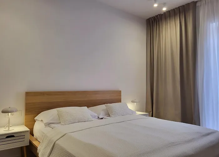 Firefly Luxury Apartment With Private Whirlpool